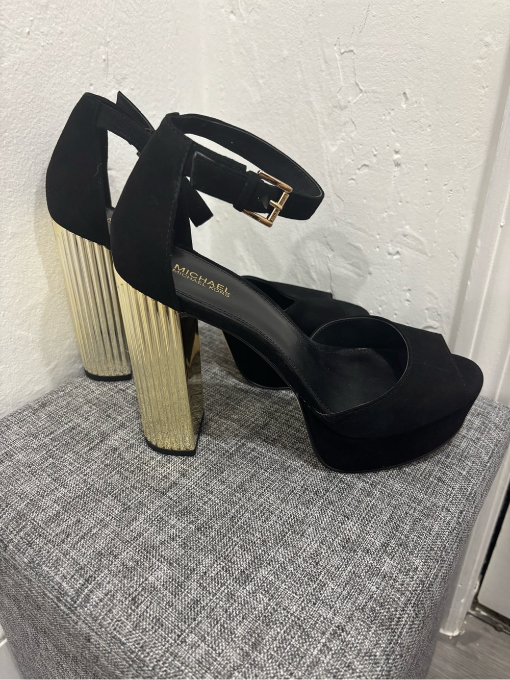 (NWOT) Michael Kors Black Platform Sandals with Gold Ribbed Block Heel